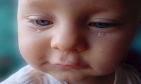 أعراض انسداد القنوات الدمعية عند الأطفال